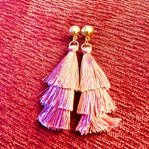 FANCY EARRINGS 💃🏾 - Picture 2 of 2